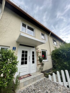 Verkauft – charmant und ausbaufähig – Reihenmittelhaus im Ursprungszustand, 81547 München, Reihenmittelhaus