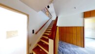Verkauft - charmant und ausbaufähig - Reihenmittelhaus im Ursprungszustand - Treppenhaus