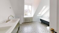 Vermietet - Traumhaft im Dachgeschoss - Haus in Haus Konzept mit eigenem Dachgarten und Blick auf München - Badezimmer Südtrackt