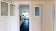 VORANKÜNDIGUNG Lehel - charmanter Altbau mit Patina - Blick in die Küche